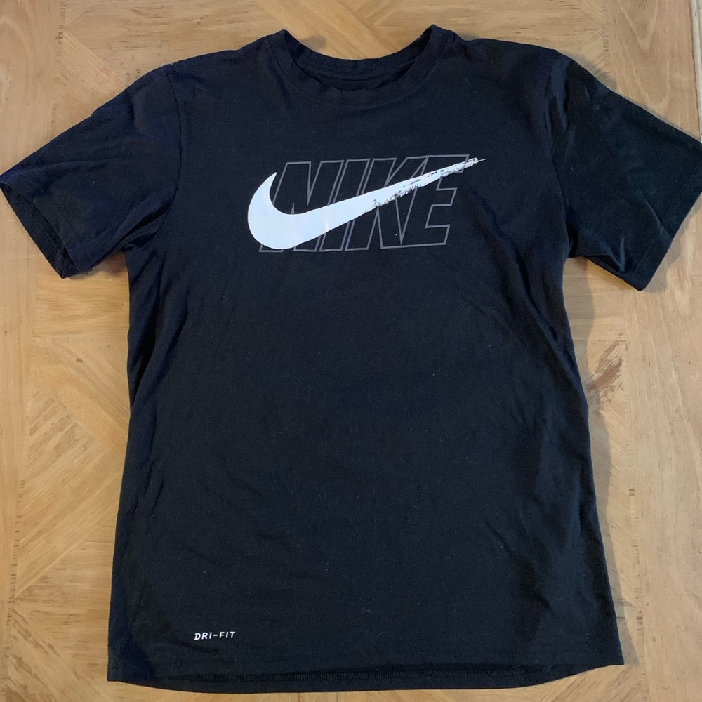 Boys Nike tee